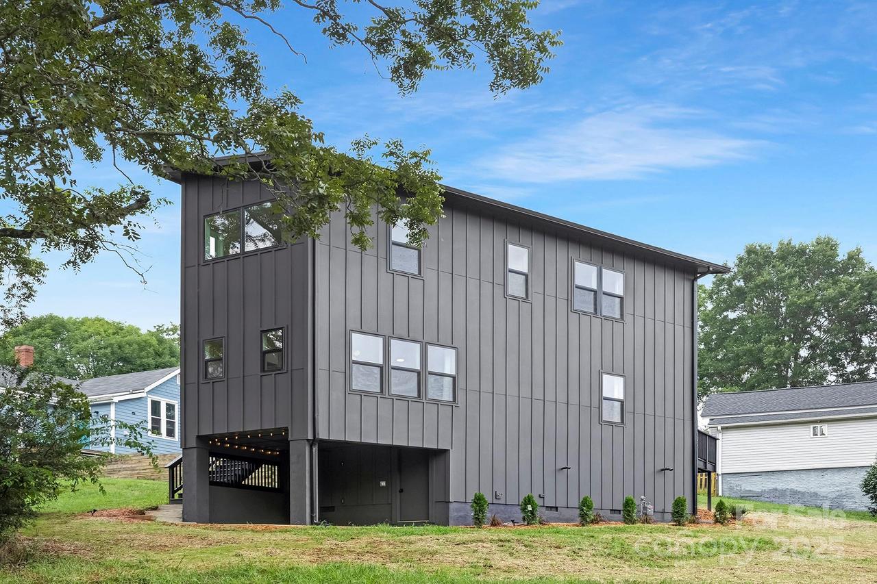 105 Riverside Dr., Cramerton, NC 28032