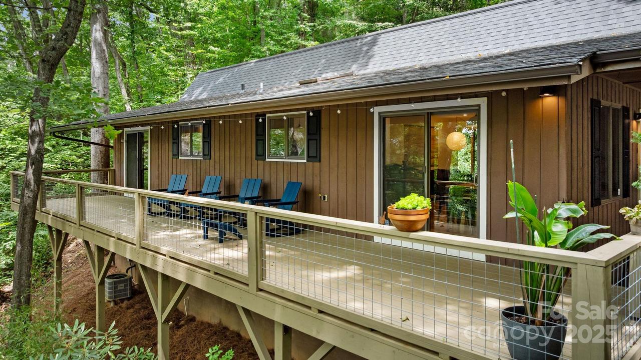 30 Hawktree Ln., Waynesville, NC 28786