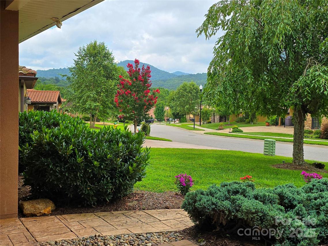 26 Ocaso Dr., Asheville, NC 28806