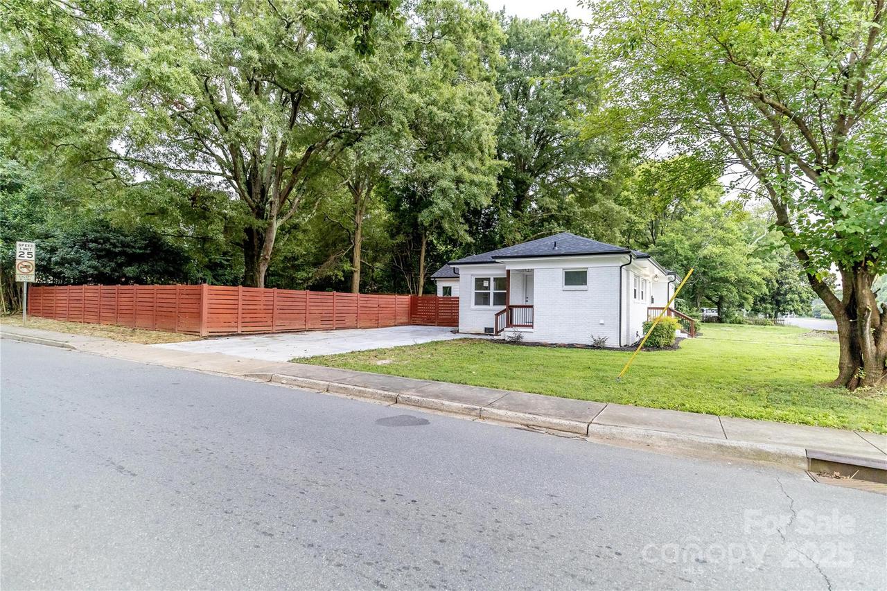 3501 Eastway Dr., Charlotte, NC 28205