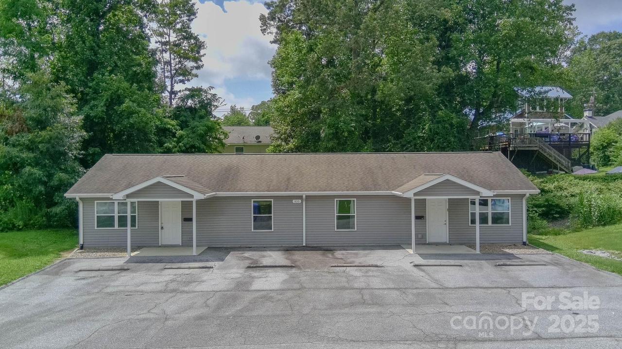 835 3rd Ave., Hendersonville, NC 28739