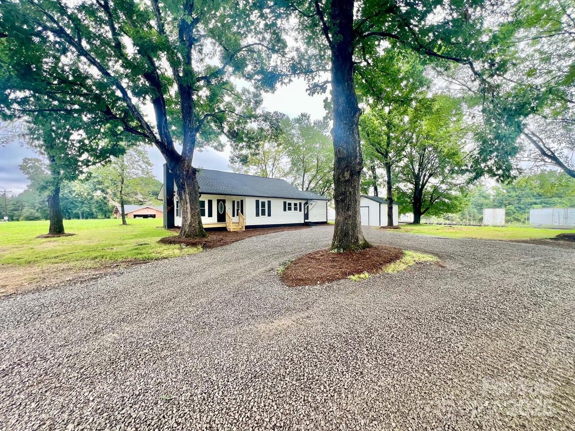 5665 E Nc Hwy 90 Hwy., Hiddenite, NC 28636