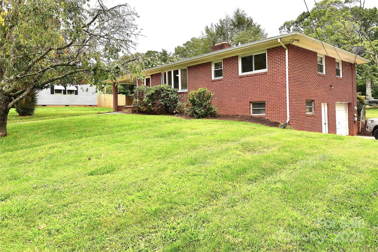 20 Sand Hill School Rd., Asheville, NC 28806