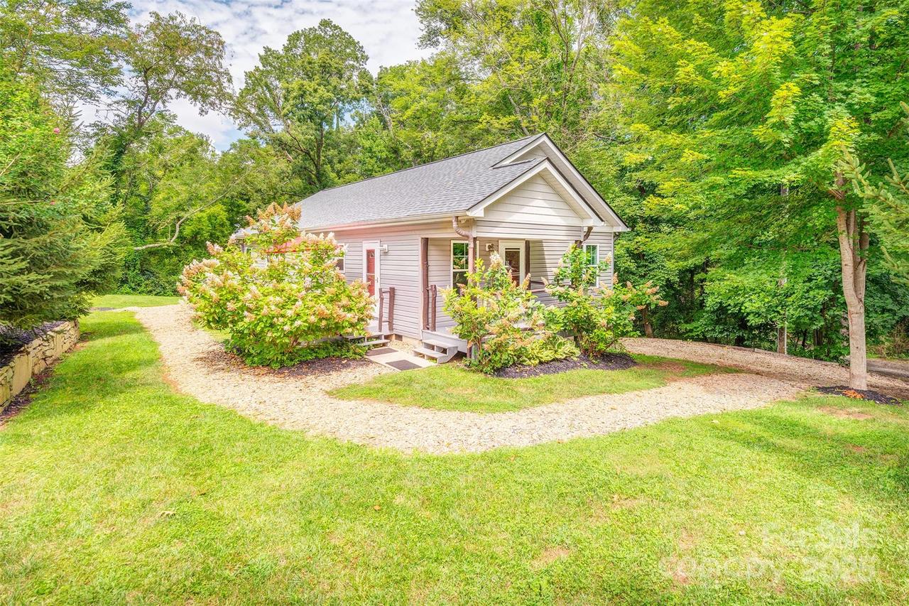 6 Caper Tr., Asheville, NC 28806
