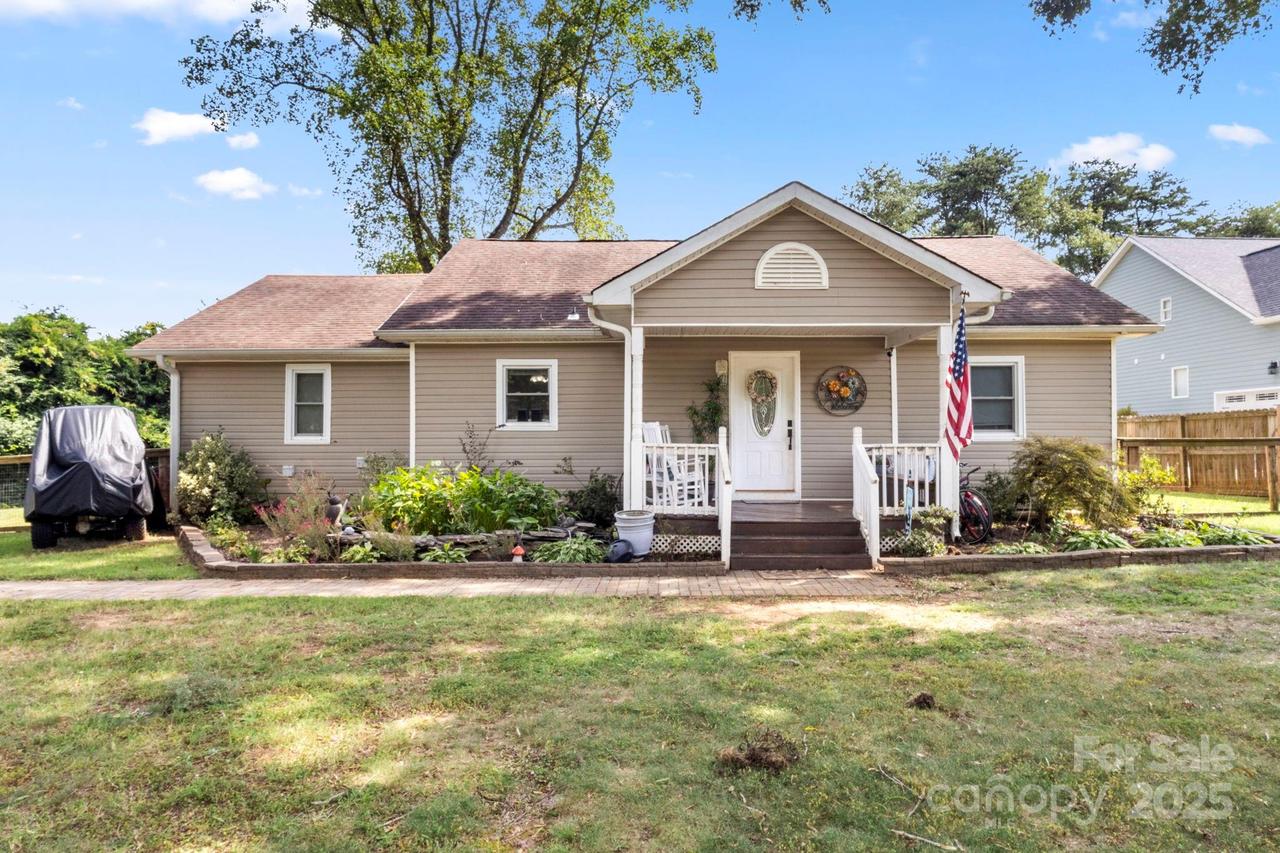 7929 Mountain Shore Dr., Sherrills Ford, NC 28673