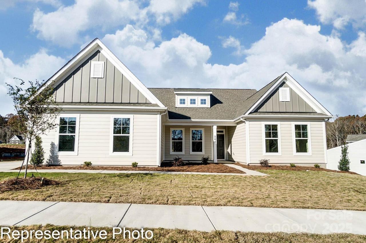 1353 Knob Creek Dr., Gastonia, NC 28054