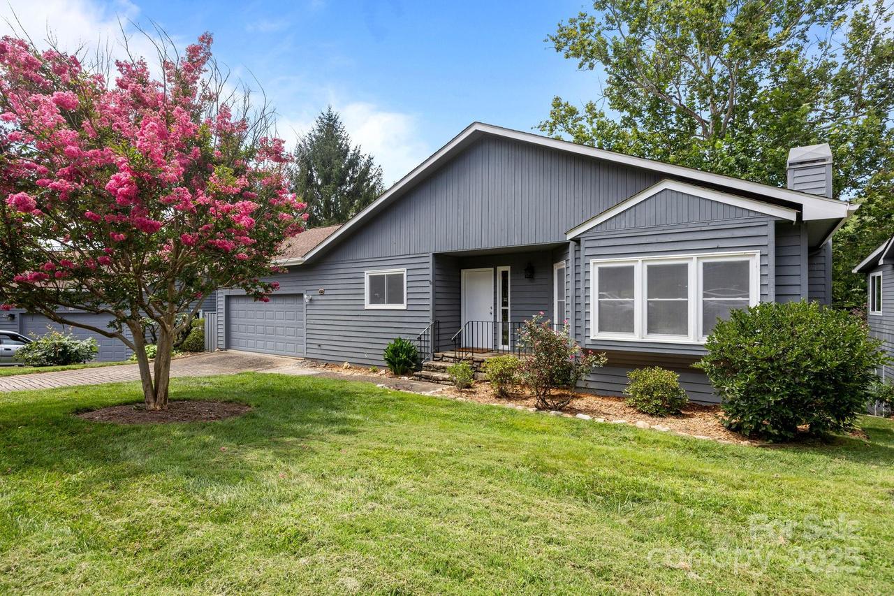 34 Larkspur Ct. #B, Asheville, NC 28805