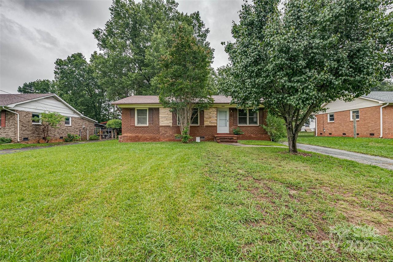 4808 Brooktree Dr., Charlotte, NC 28208