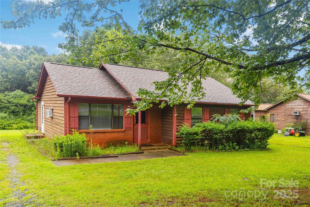 8428 Clear Meadow Ln., Charlotte, NC 28227