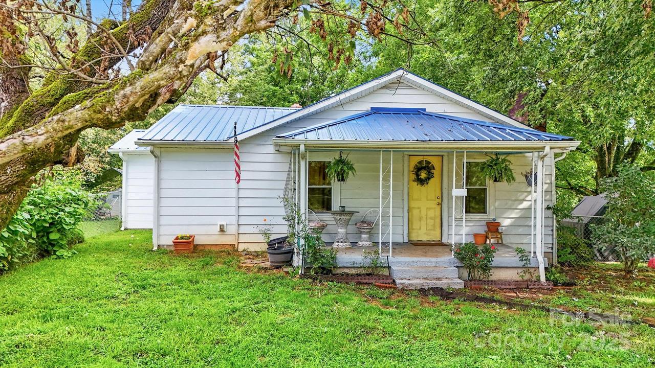 3570 Hollywood Ridge Rd., Lenoir, NC 28645