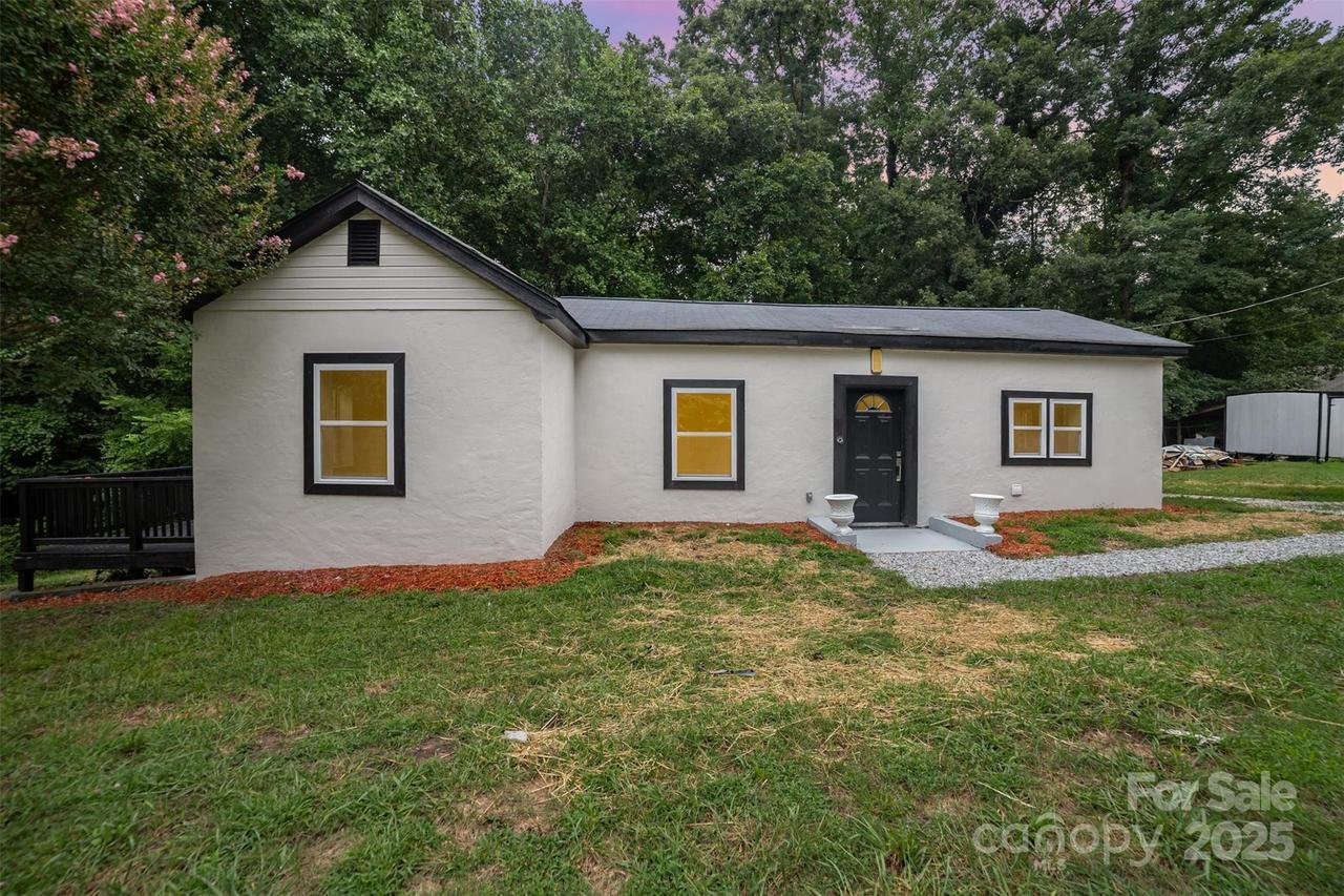 1104 Hardin Rd., Dallas, NC 28034