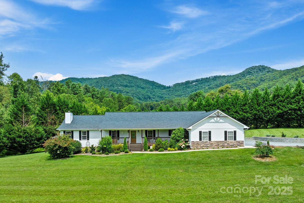 6 Sayles Town Rd., Fairview, NC 28730