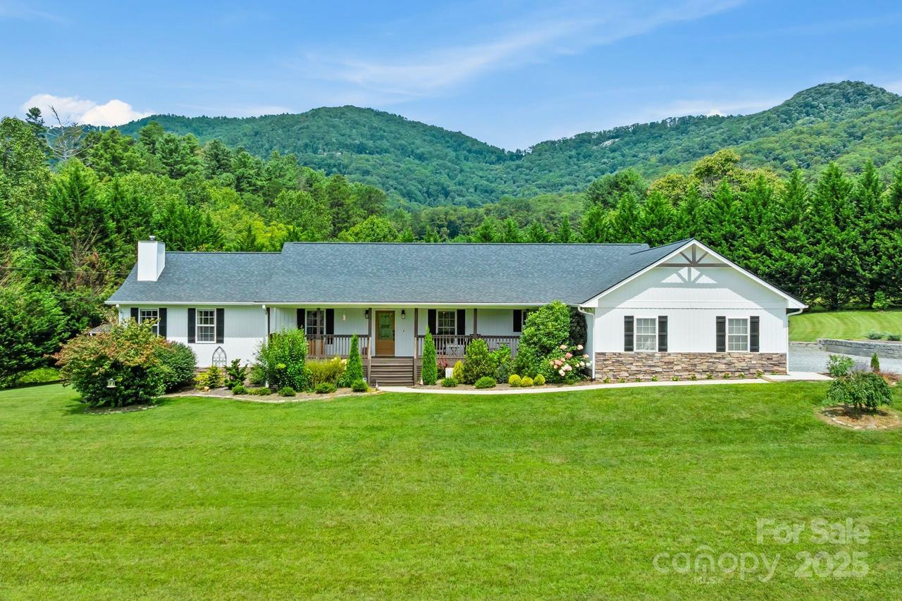 6 Sayles Town Rd., Fairview, NC 28730