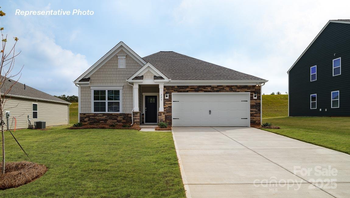 736 14th Avenue Ct., Hickory, NC 28601