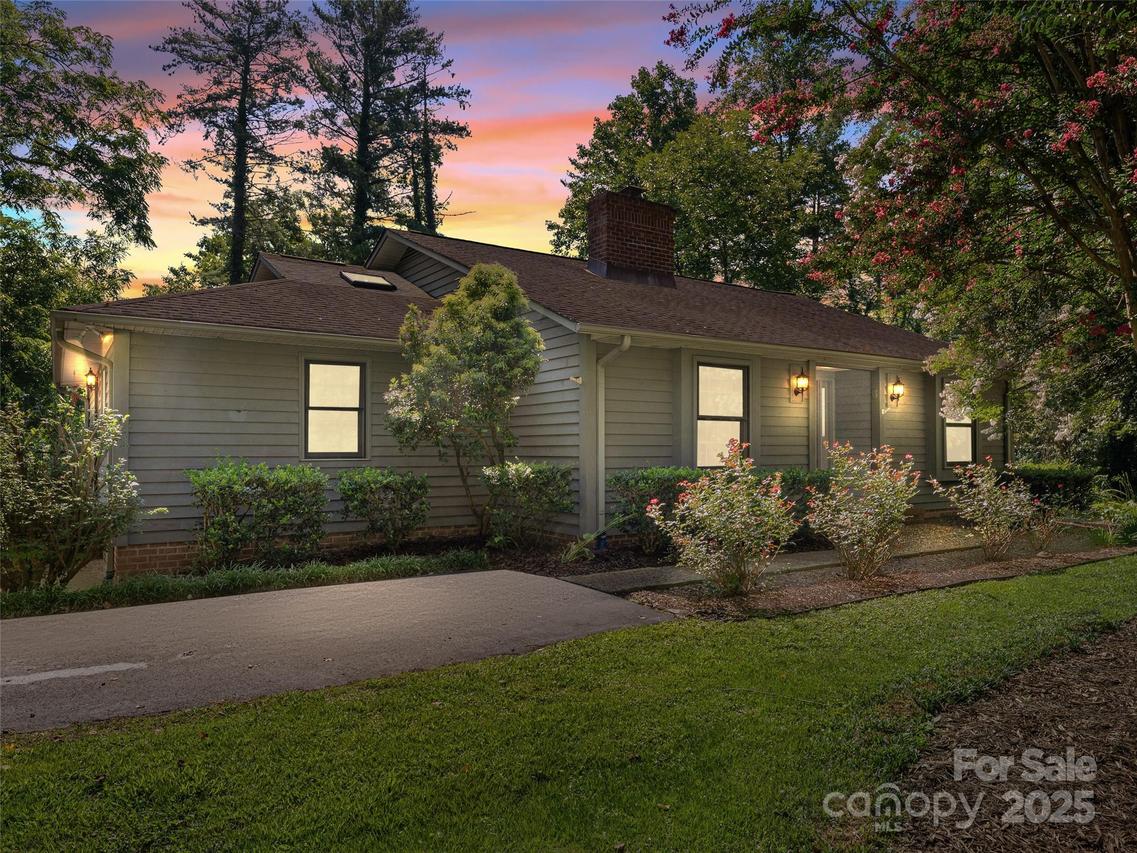 114 Kenwood Dr., Hendersonville, NC 28739