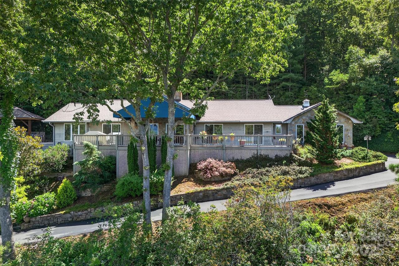3 Tree Top Pl., Black Mountain, NC 28711
