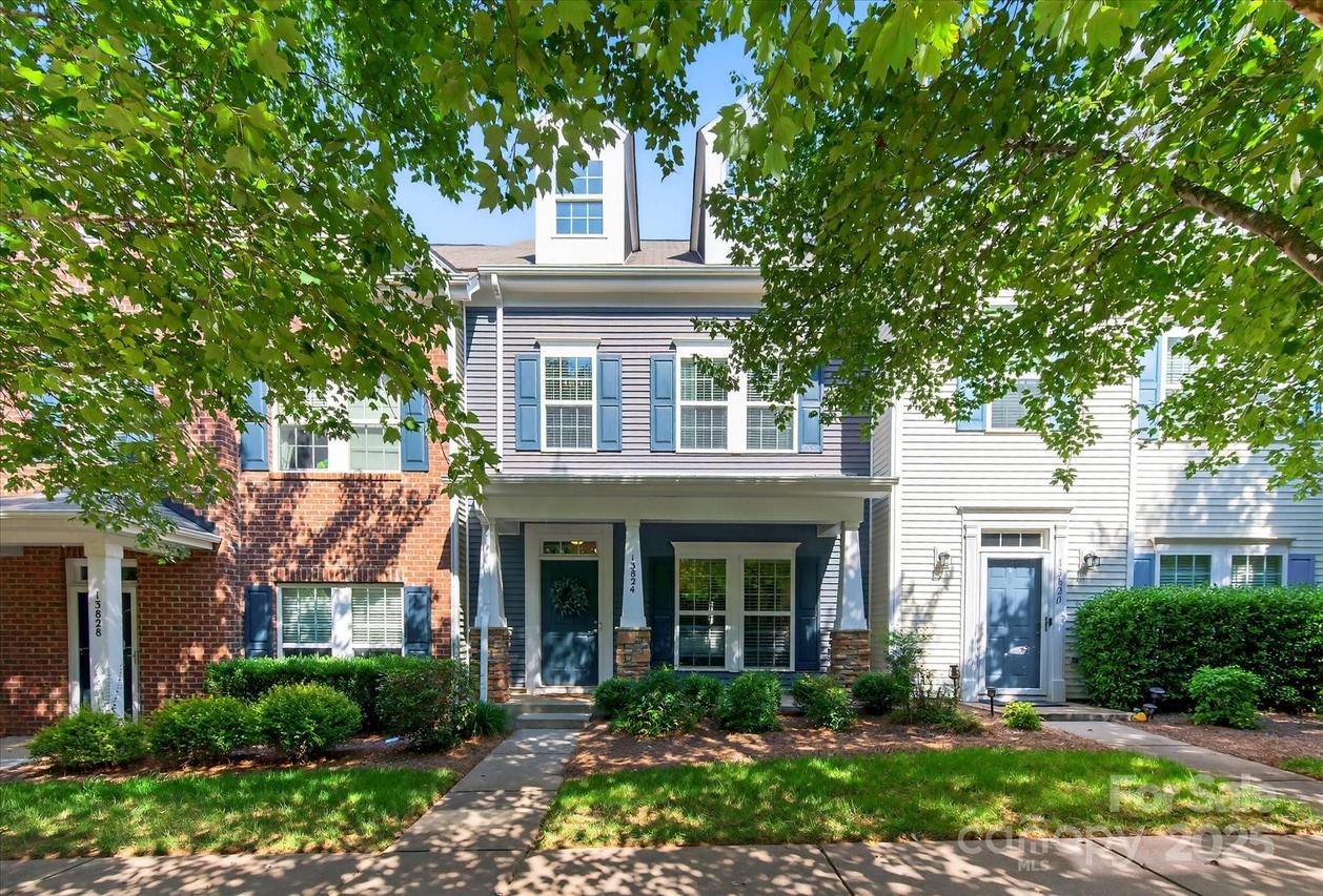 13824 Cypress Woods Dr., Huntersville, NC 28078