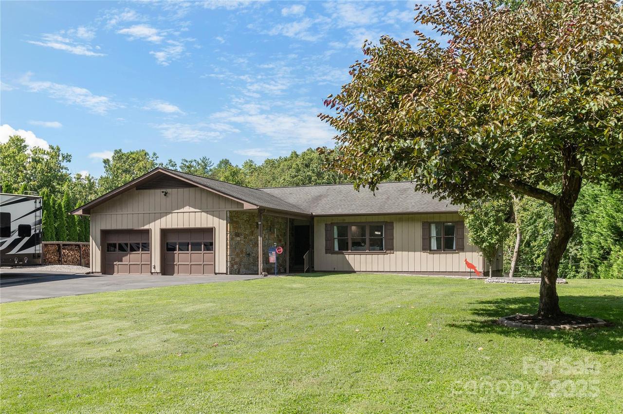 365 N Fork Rd., Black Mountain, NC 28711