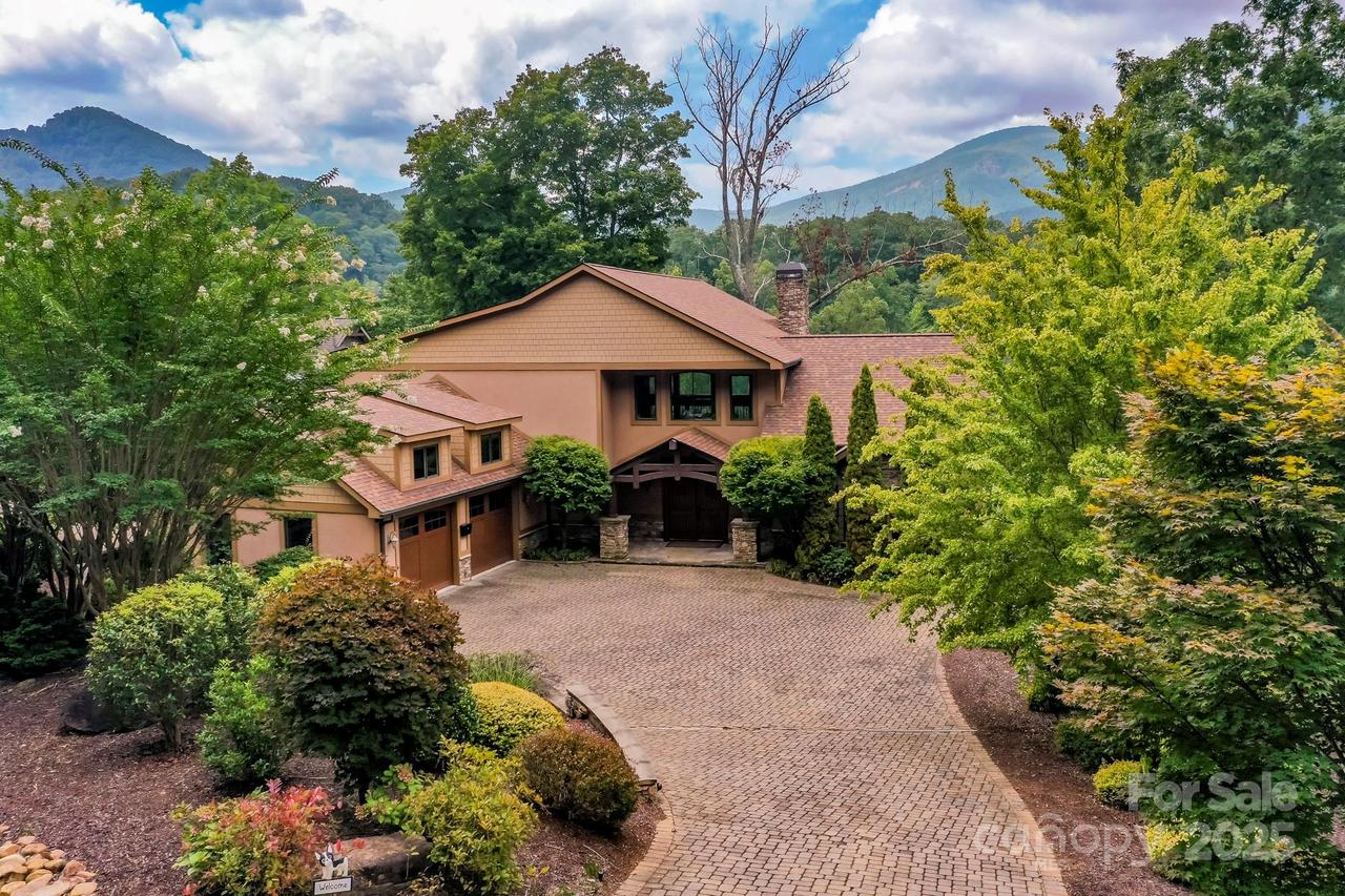 200 Chapel Point Rd., Lake Lure, NC 28746