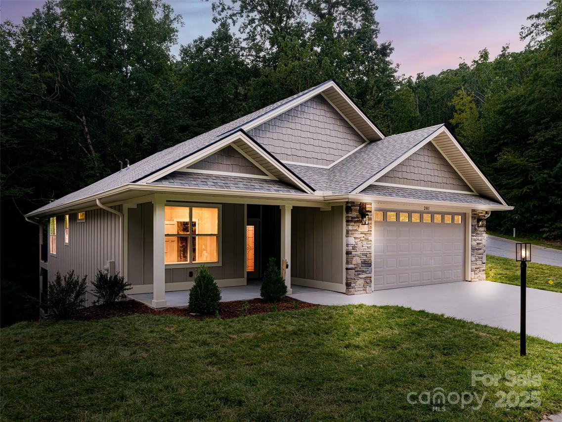 281 Carriage Crest Dr., Hendersonville, NC 28791
