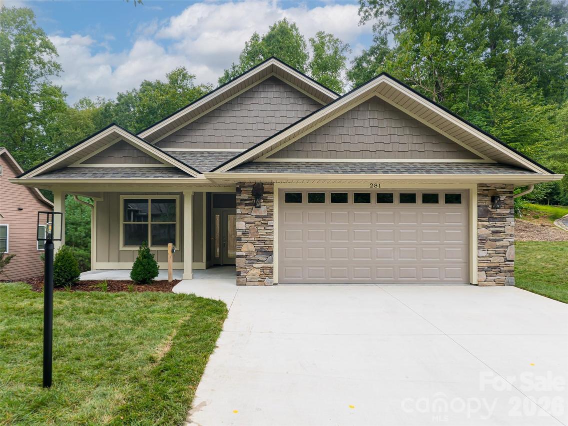 281 Carriage Crest Dr., Hendersonville, NC 28791