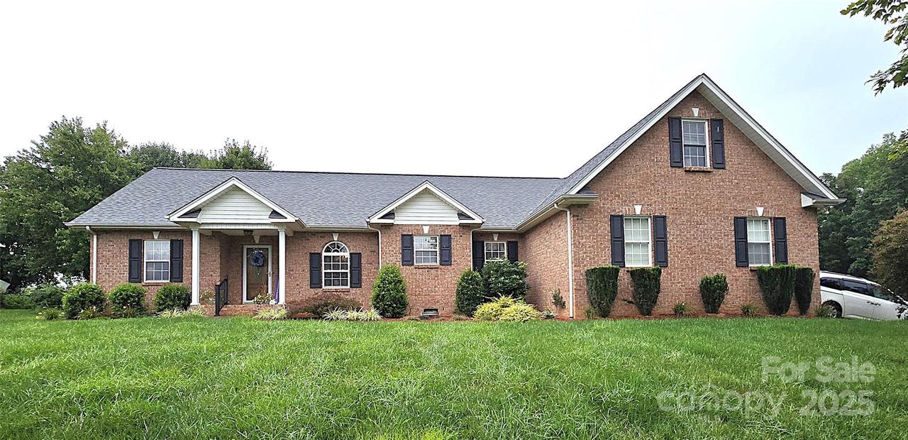 266 Wittenburg Springs Dr., Taylorsville, NC 28681
