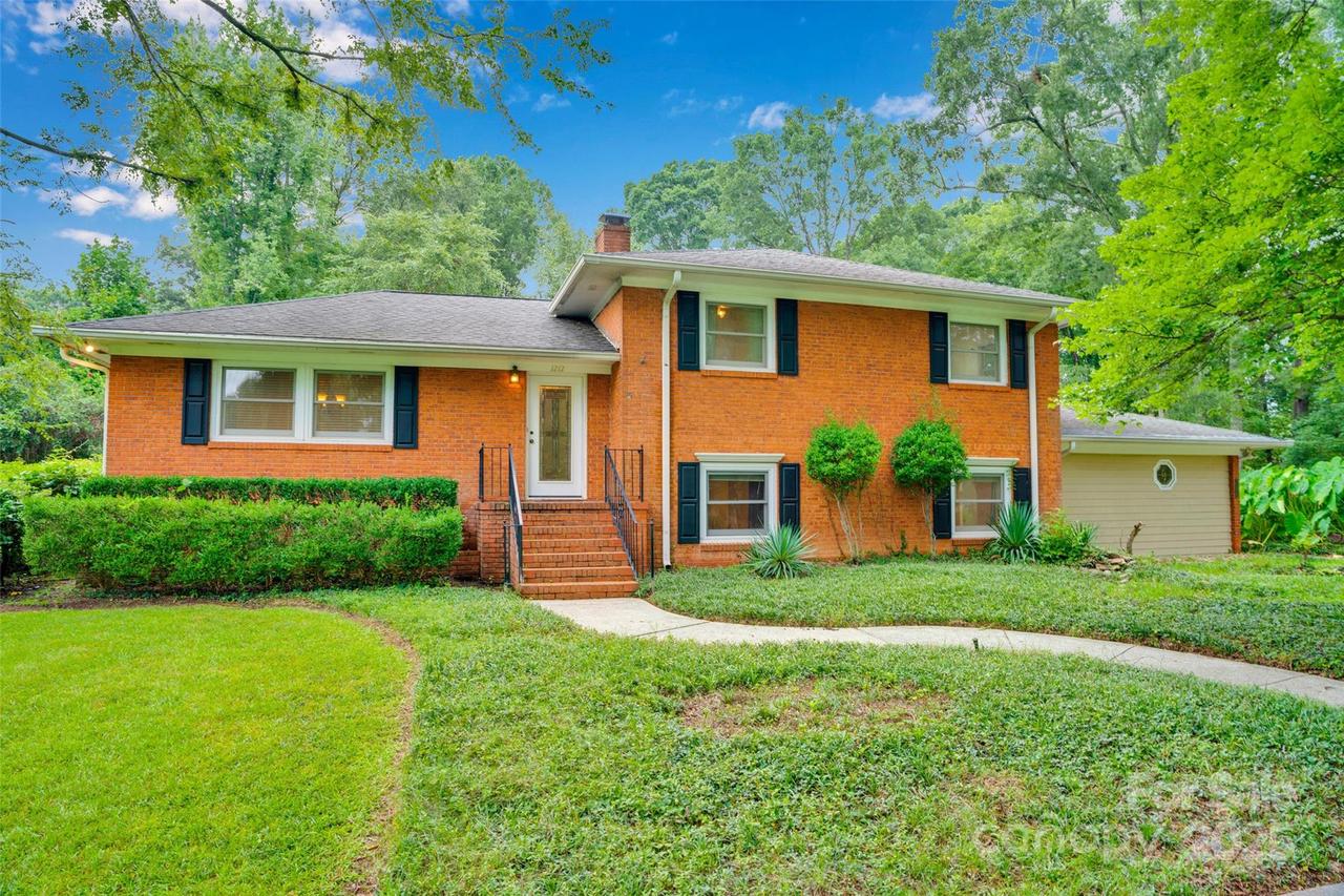1212 Burtonwood Cir., Charlotte, NC 28212