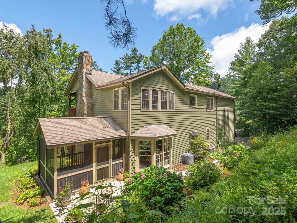 12 Sunny Ridge Dr., Asheville, NC 28804