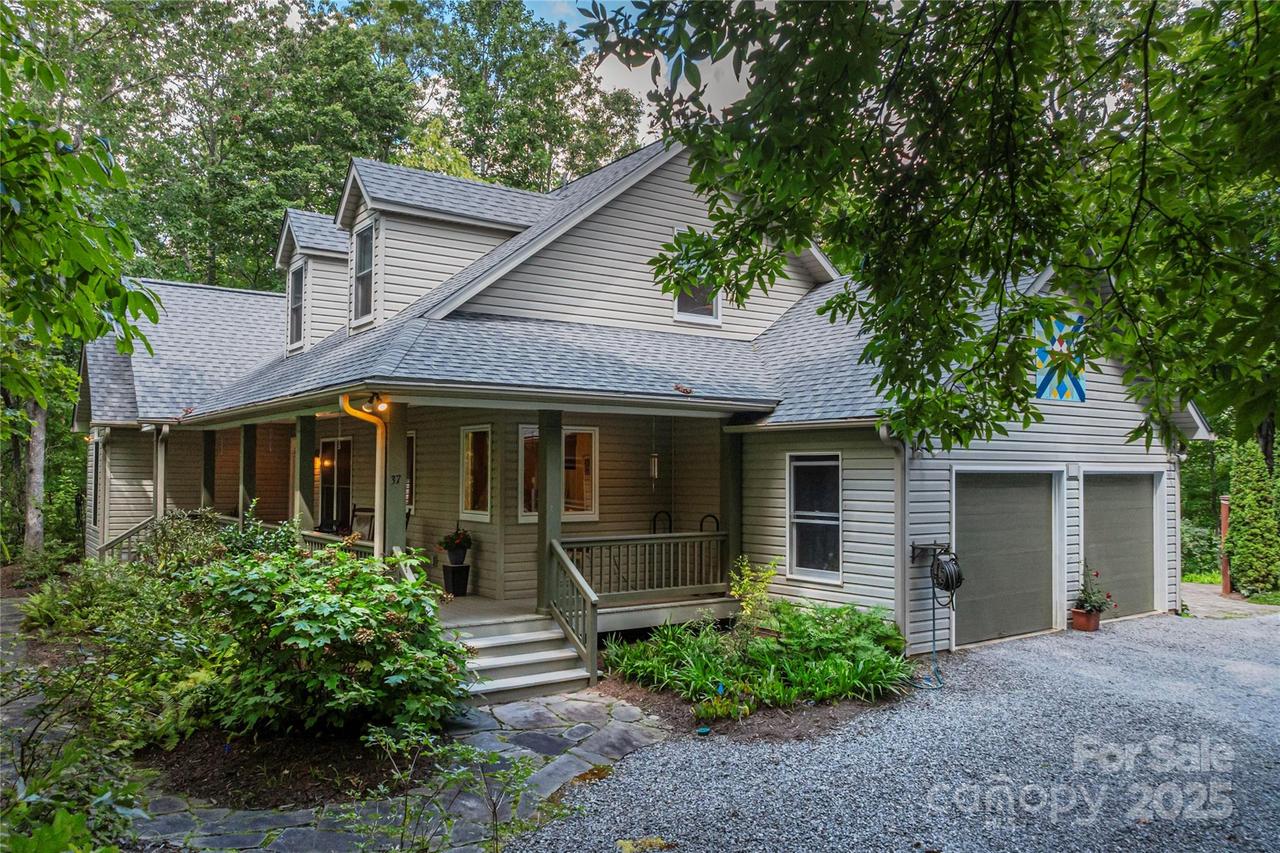 37 Wood Robin Ln., Black Mountain, NC 28711