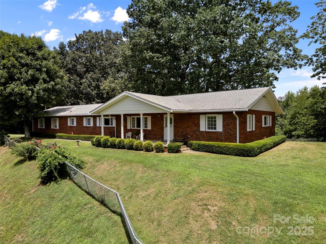 280 Apple Blossom Ln., Waynesville, NC 28786