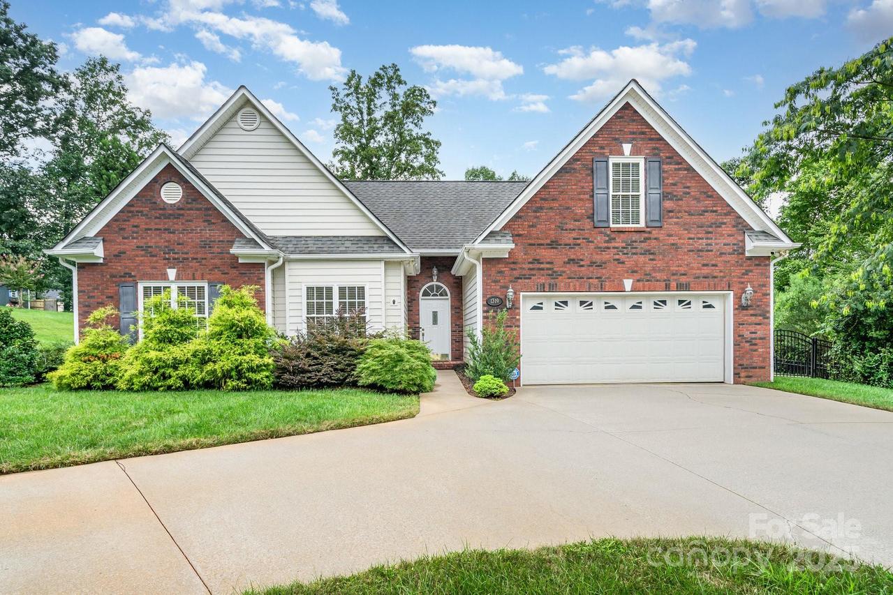 1319 N Main St., Lowell, NC 28098