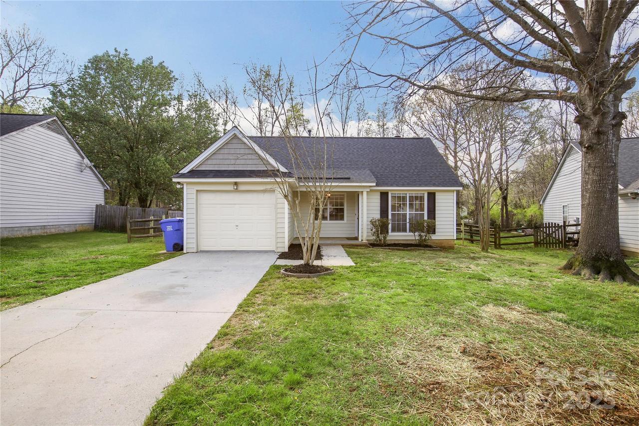 13937 Dannemara Dr., Pineville, NC 28134