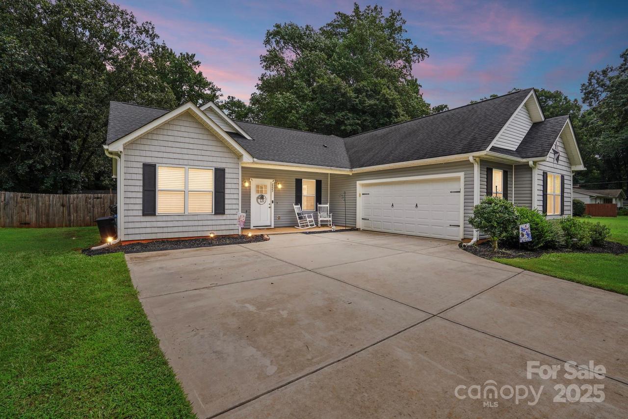 2223 Kimway Dr., Matthews, NC 28105
