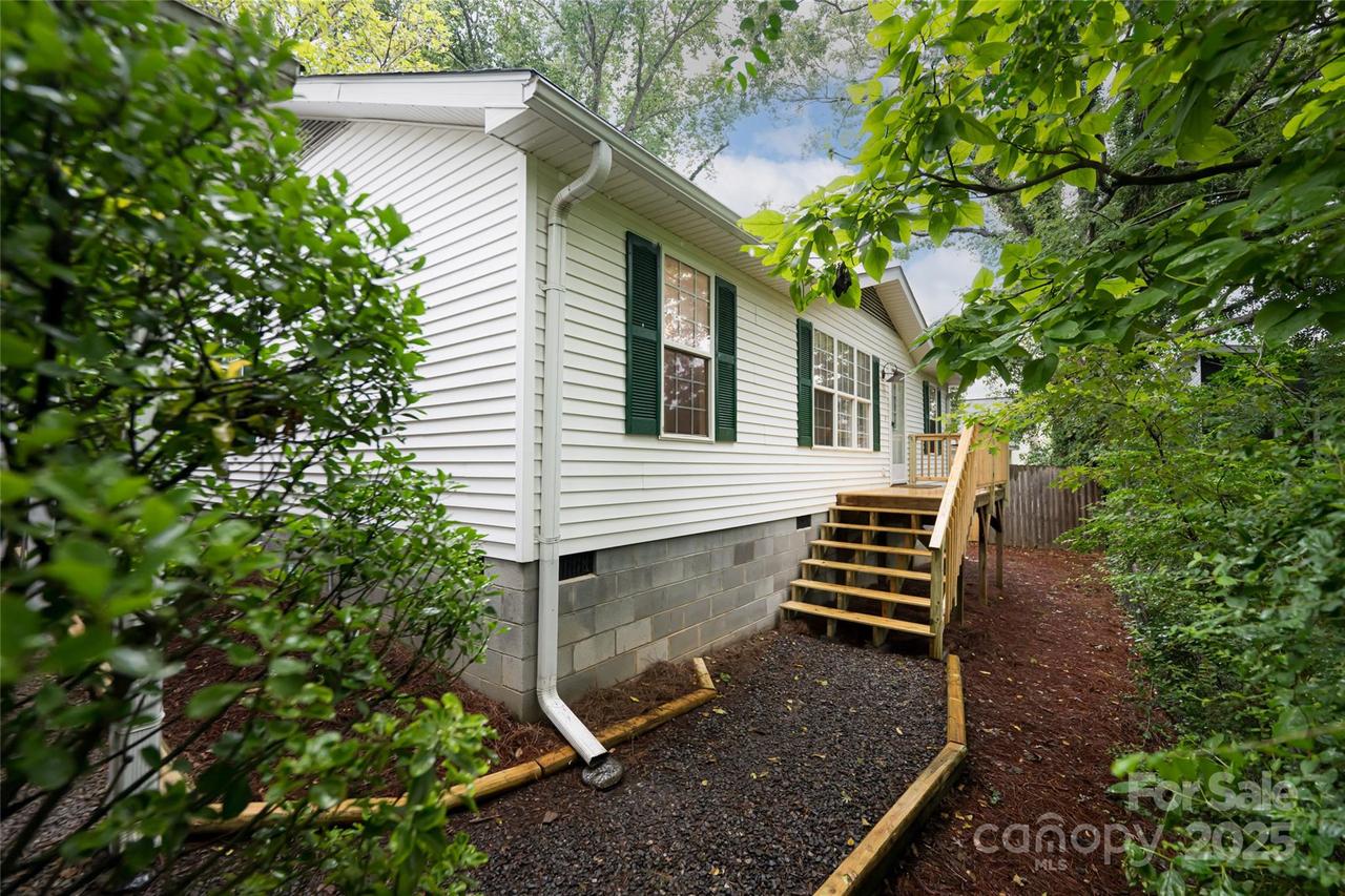 77 Baker Ave., Asheville, NC 28806