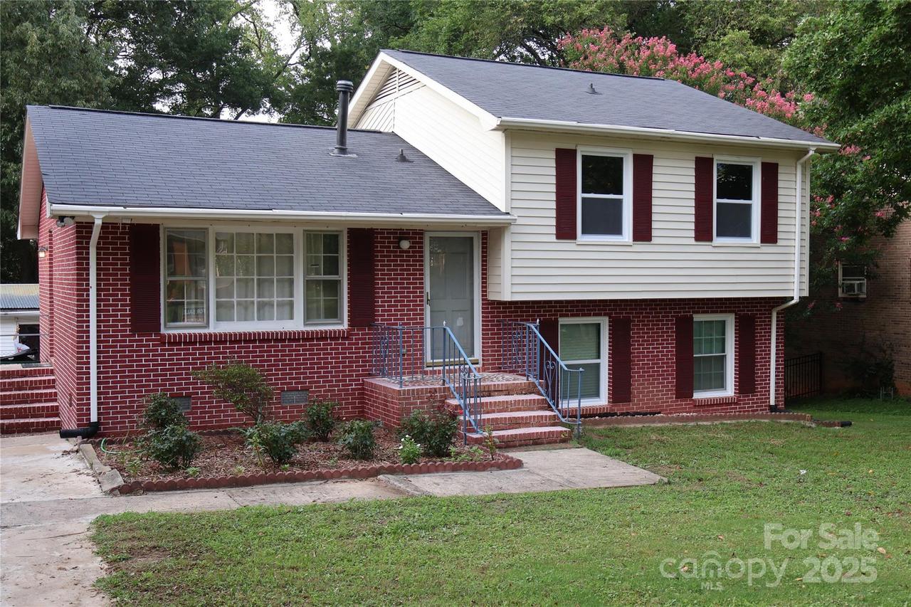 6727 Cedar Springs Rd., Charlotte, NC 28212