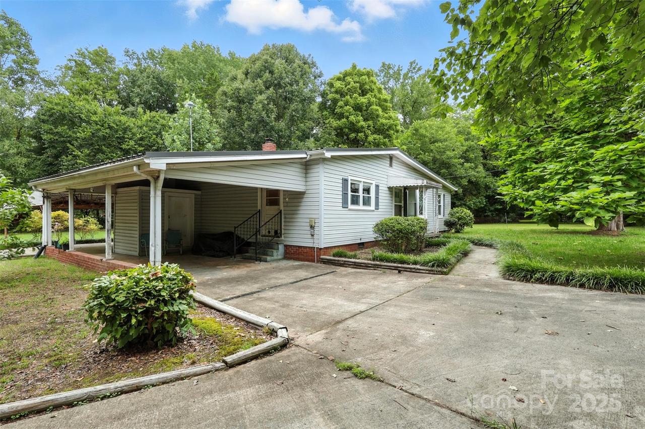 380 Garden Ln., Salisbury, NC 28146