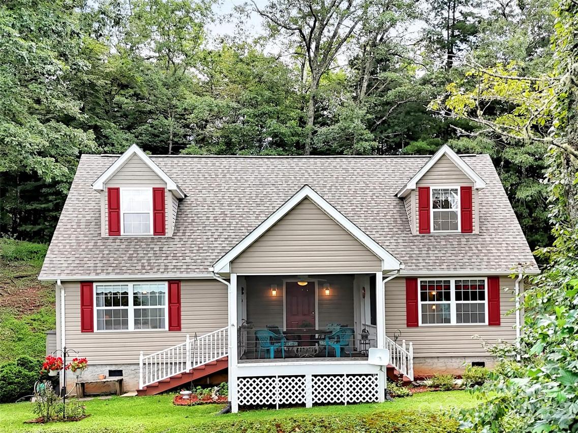 562 Beechwood Dr., Sylva, NC 28779