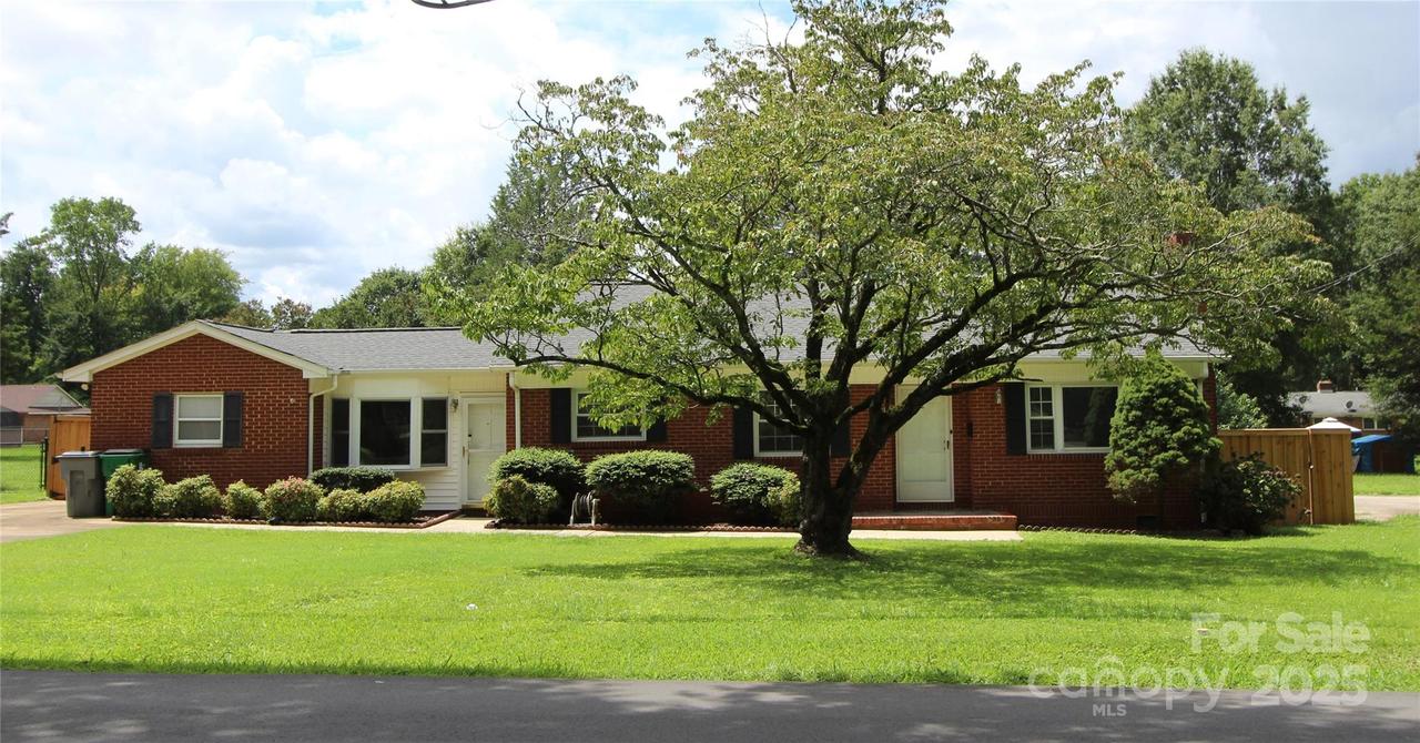 1421 Thompson Ave., Charlotte, NC 28216