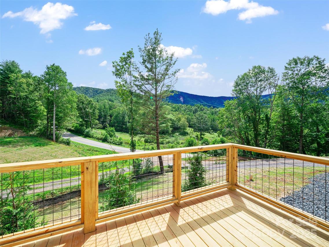 12 Goodtime Ln., Burnsville, NC 28714