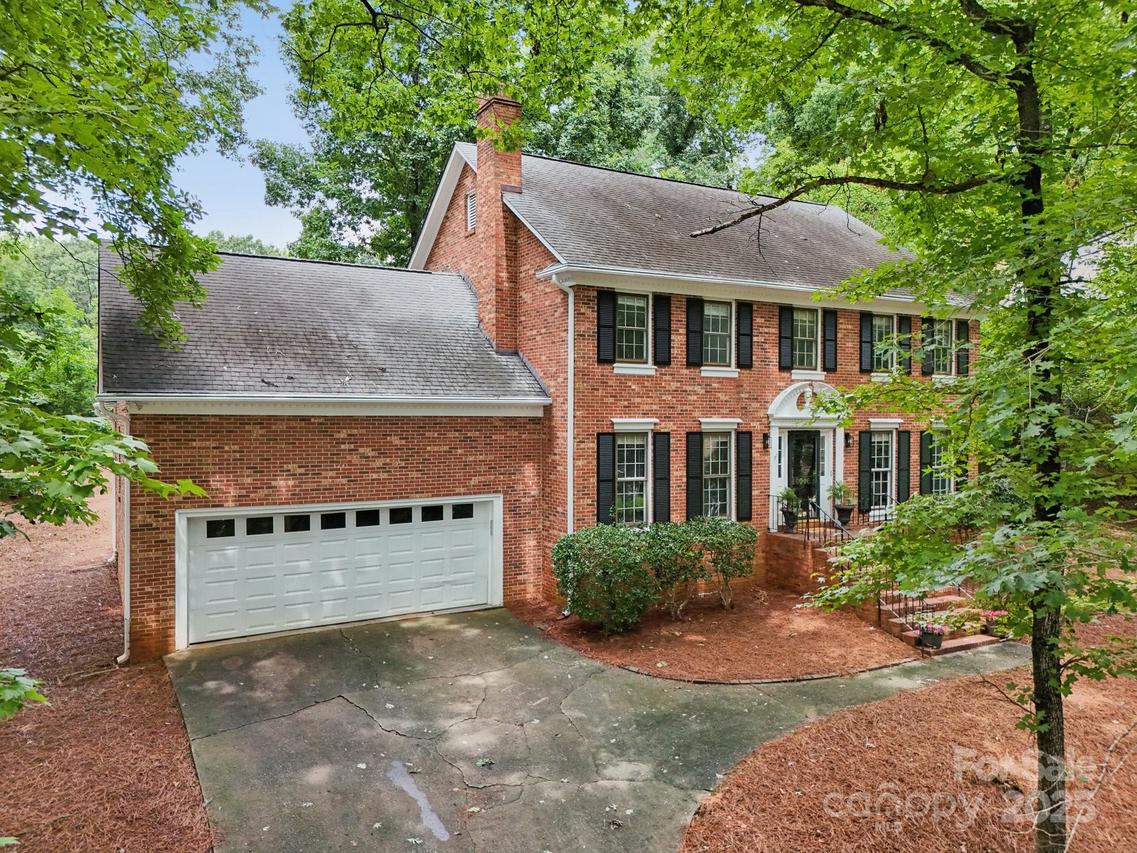 10016 Whitethorn Dr., Charlotte, NC 28277