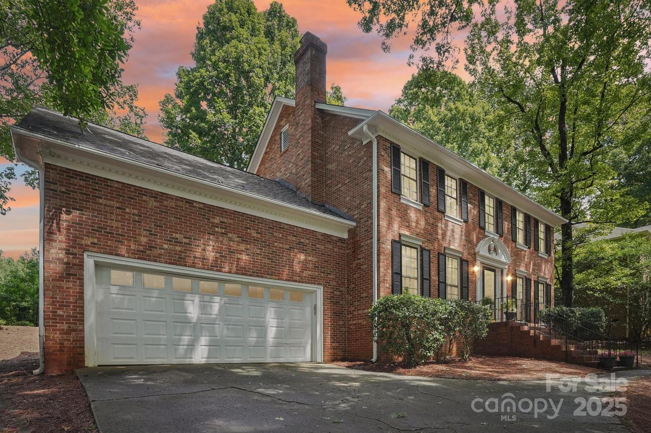 10016 Whitethorn Dr., Charlotte, NC 28277