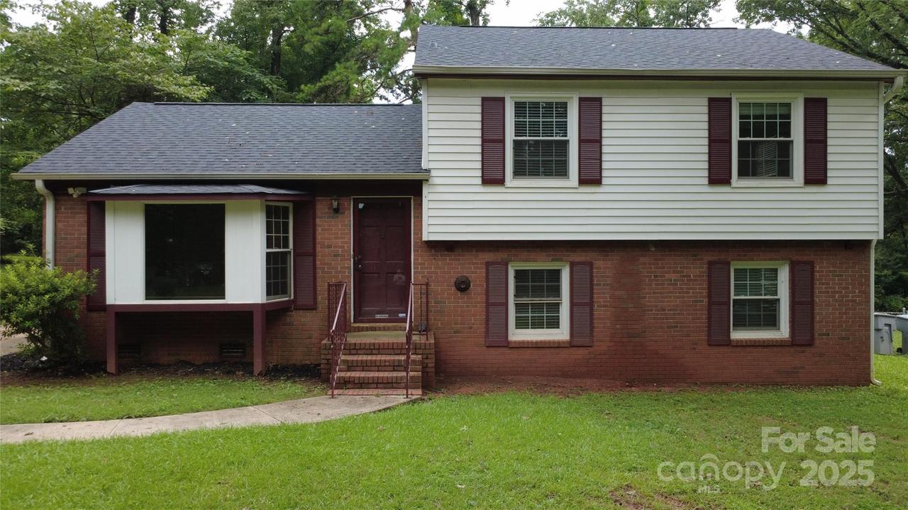 6212 Snowcrest Ct., Charlotte, NC 28212