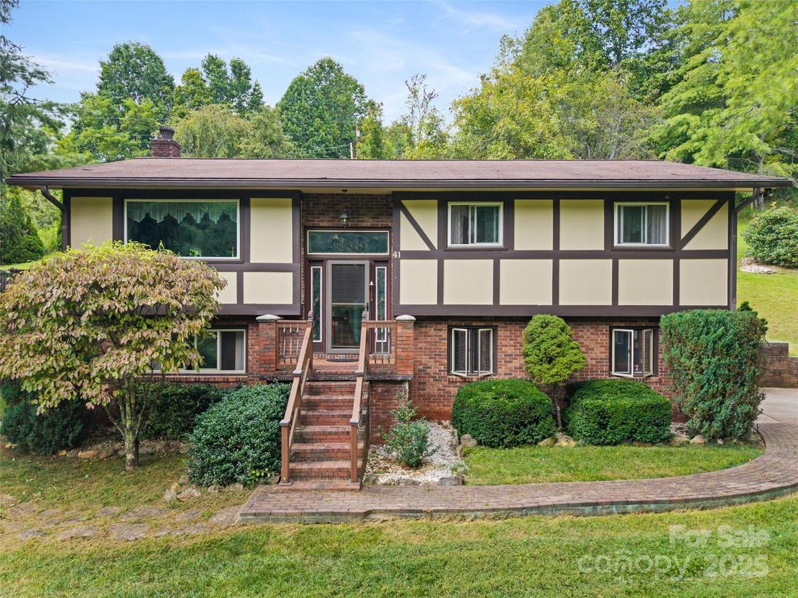 41 Red Fox Den Rd., Mars Hill, NC 28754