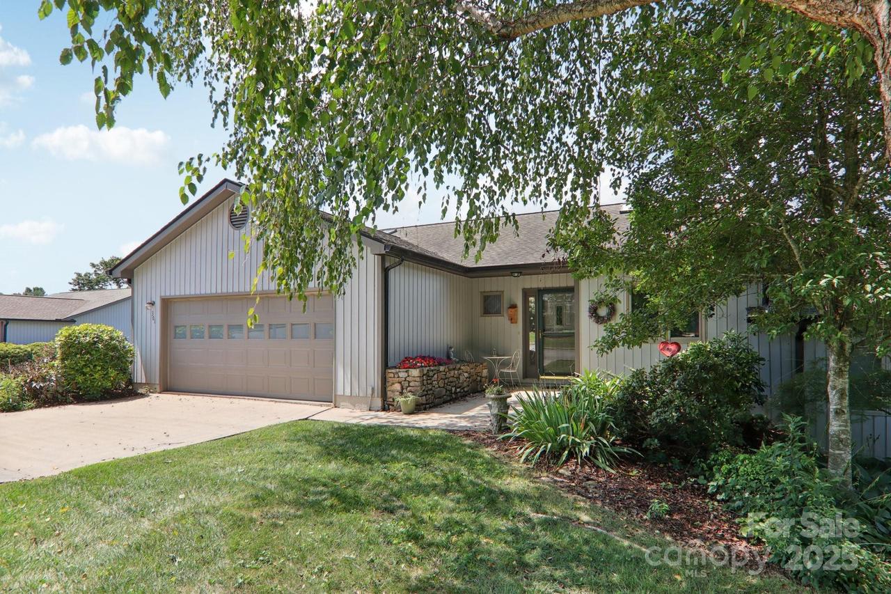 301 Kyfields Dr., Weaverville, NC 28787