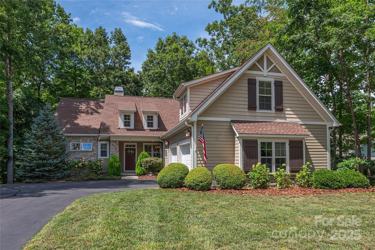 35 Sparkle Dun Dr., Biltmore Lake, NC 28715