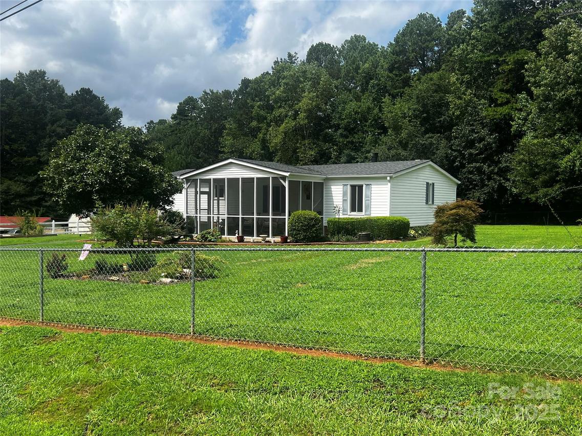 11725 Forestwinds Ln., Charlotte, NC 28216