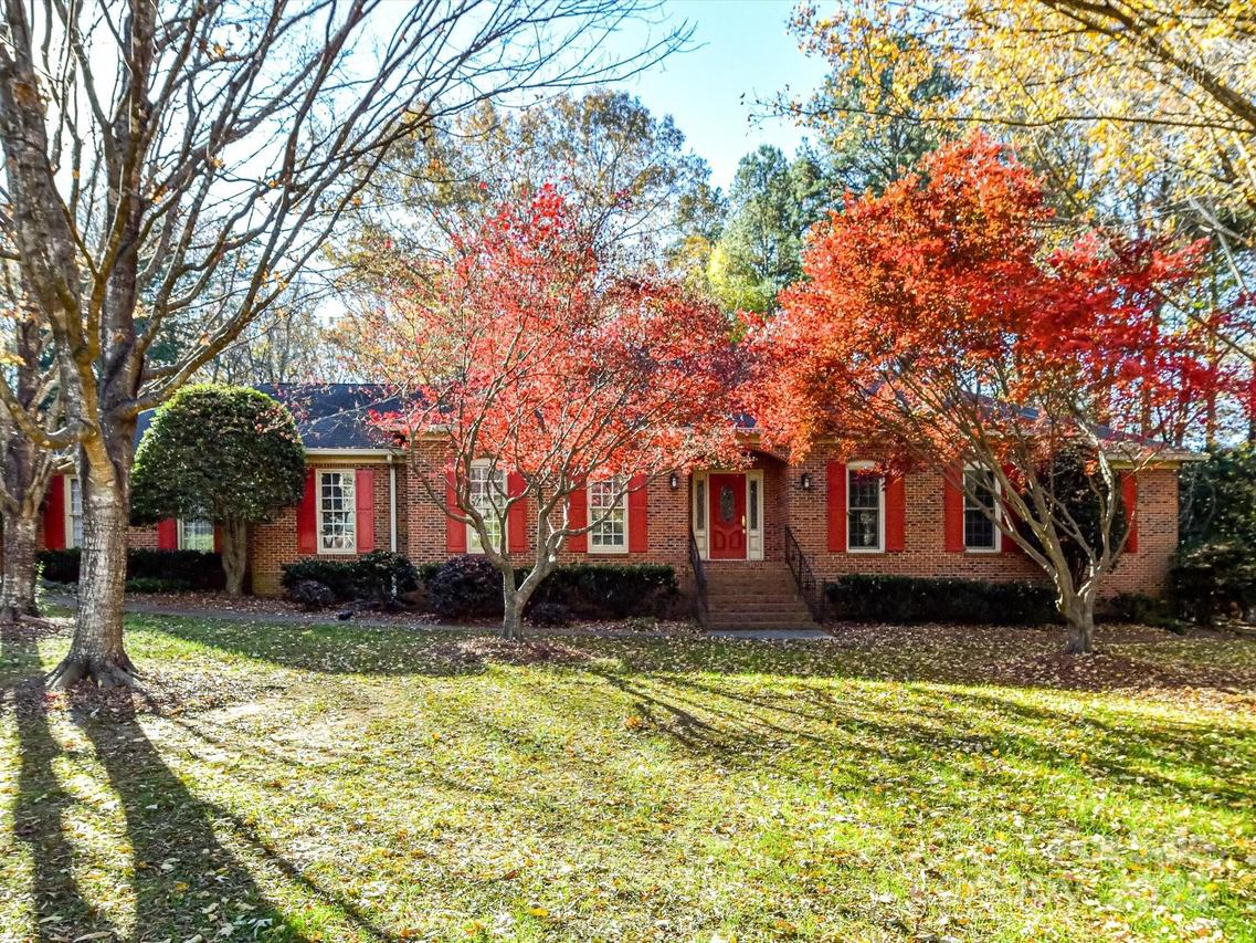 3517 Honeysuckle Dr., Matthews, NC 28104