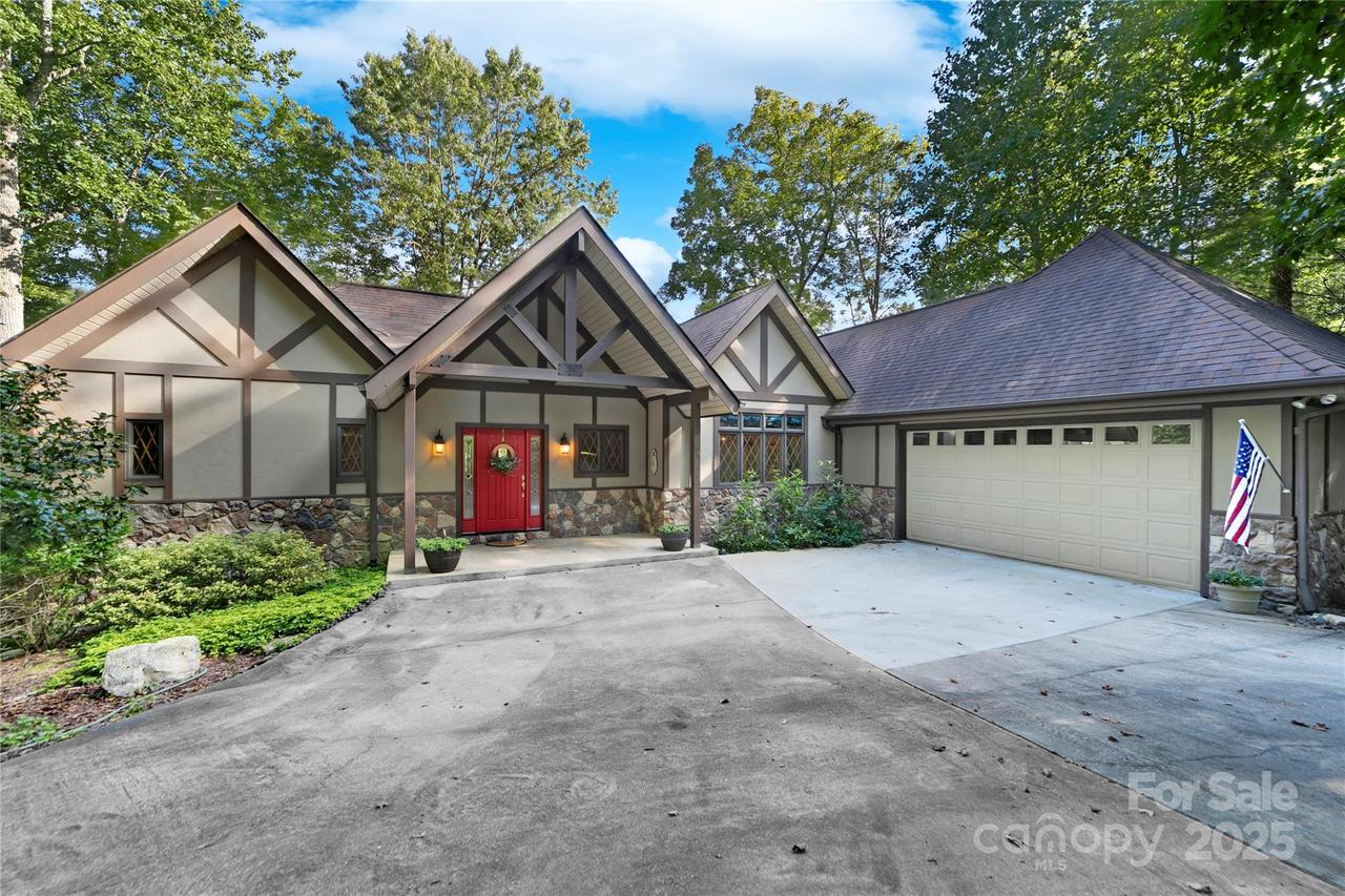 174 Echota Ln., Brevard, NC 28712