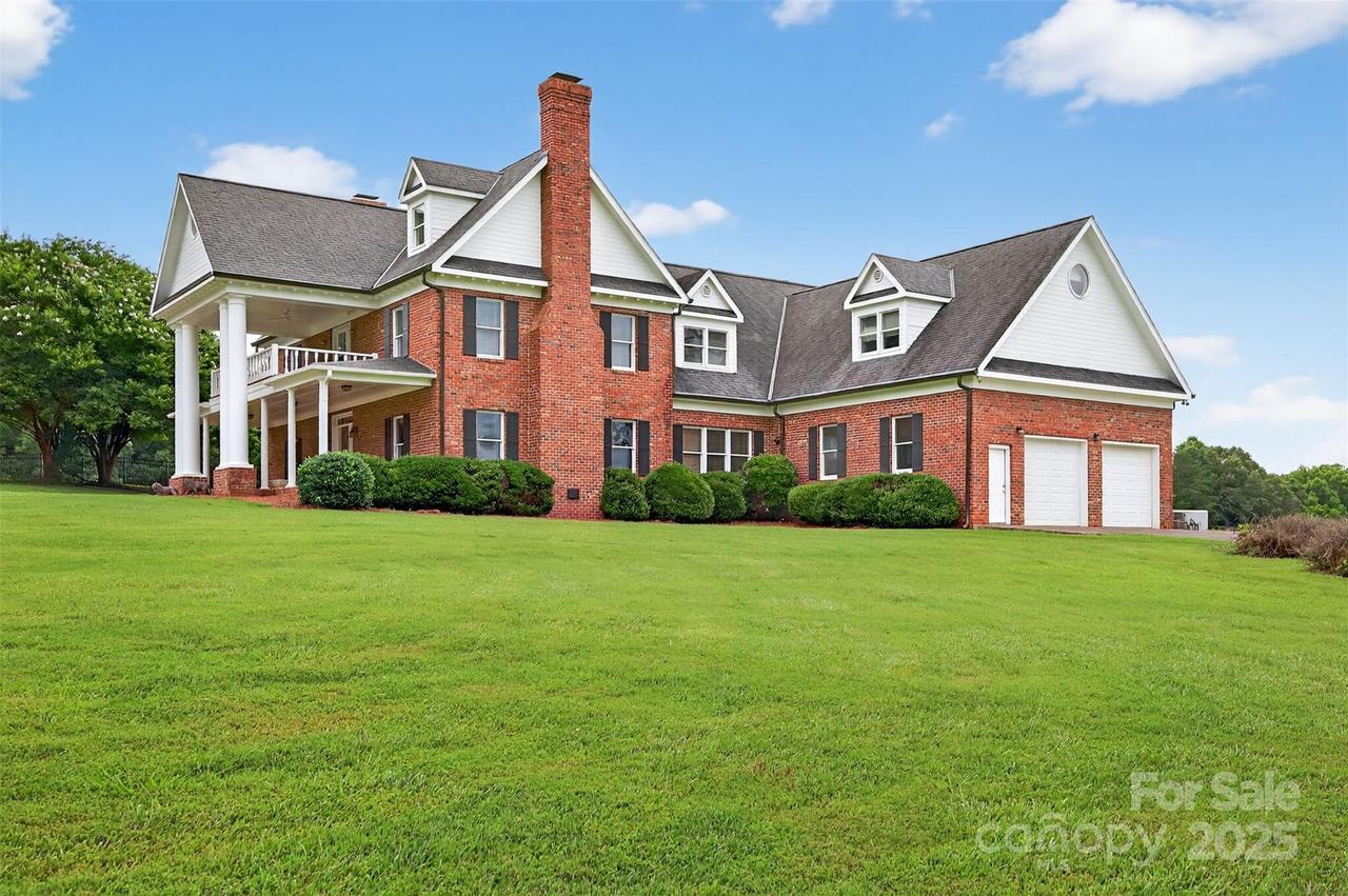 8350 Holler Farm Rd., Clemmons, NC 27012