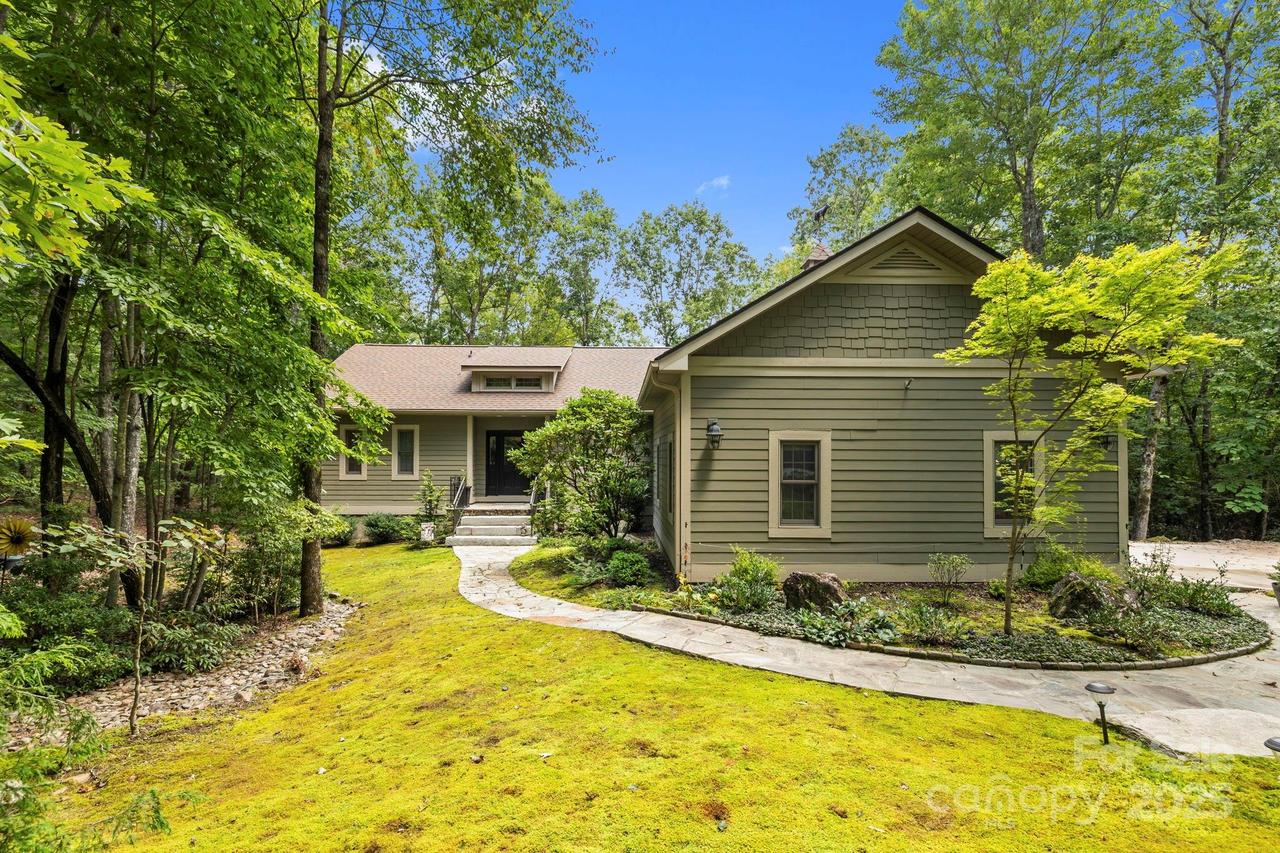 21 Waga Ct., Brevard, NC 28712